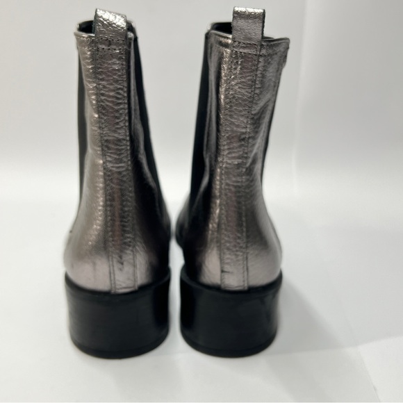 KENNETH COLE Reaction Women’s Size 9 Salt Chelsea Boot silver and Black - Picture 8 of 12